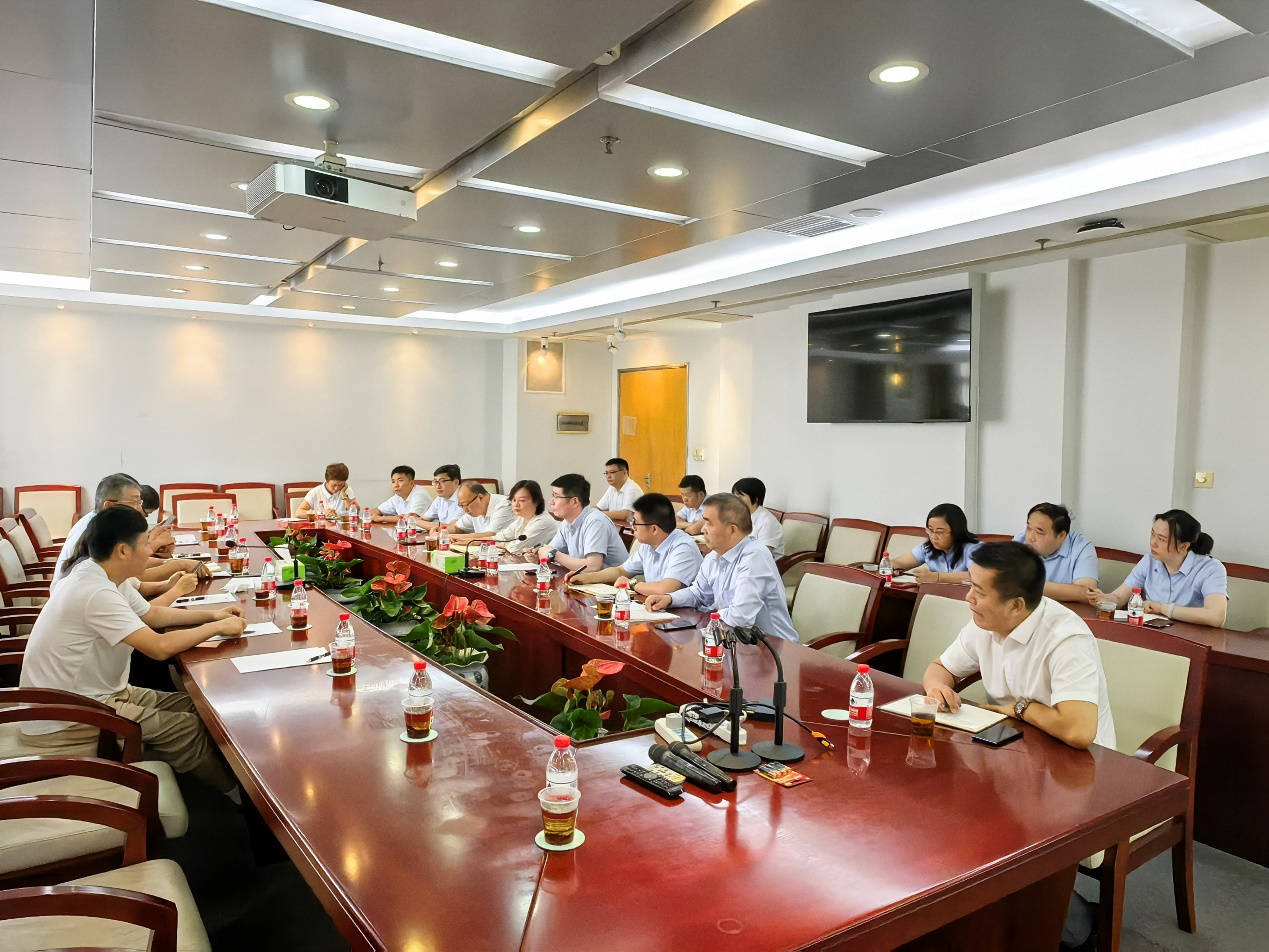 后勤服务中心在两校区举行物业服务企业交接专题推进会议