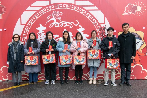 校领导看望慰问春节留校学生及教职员工 送上新春祝福